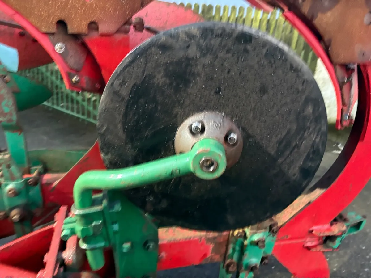 Kverneland 3 Furrow Reversible Plough - Image 4