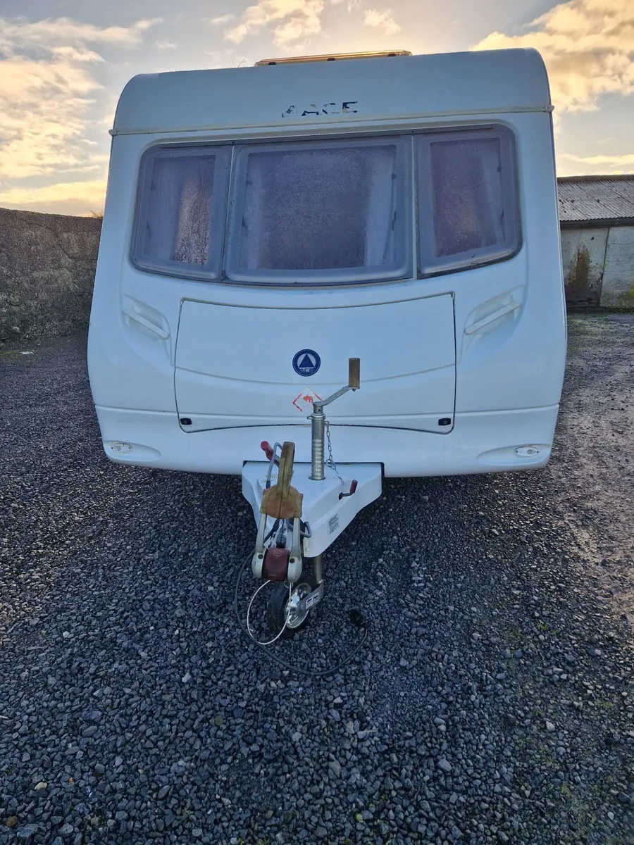 Caravan Swift Envoy Ace Jubilee - Image 3