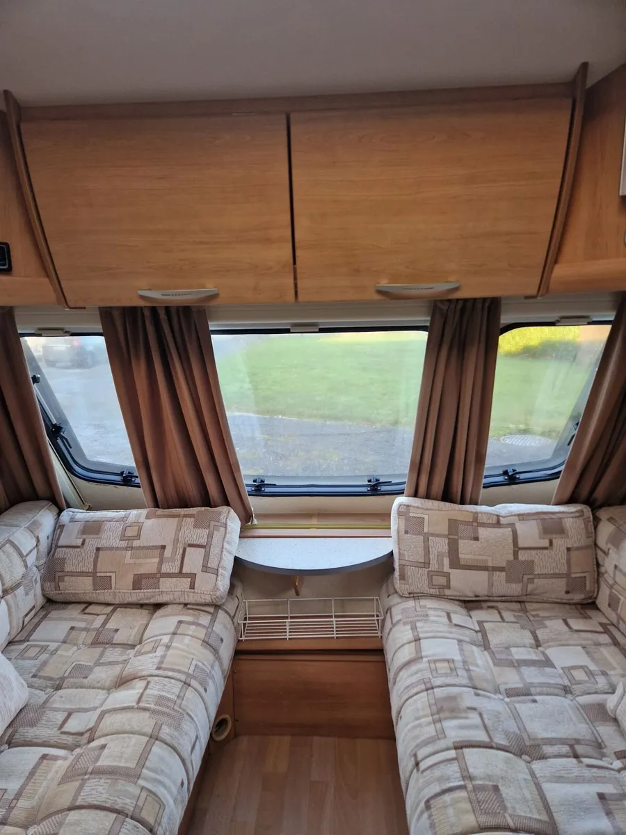 Caravan Swift Envoy Ace Jubilee - Image 4