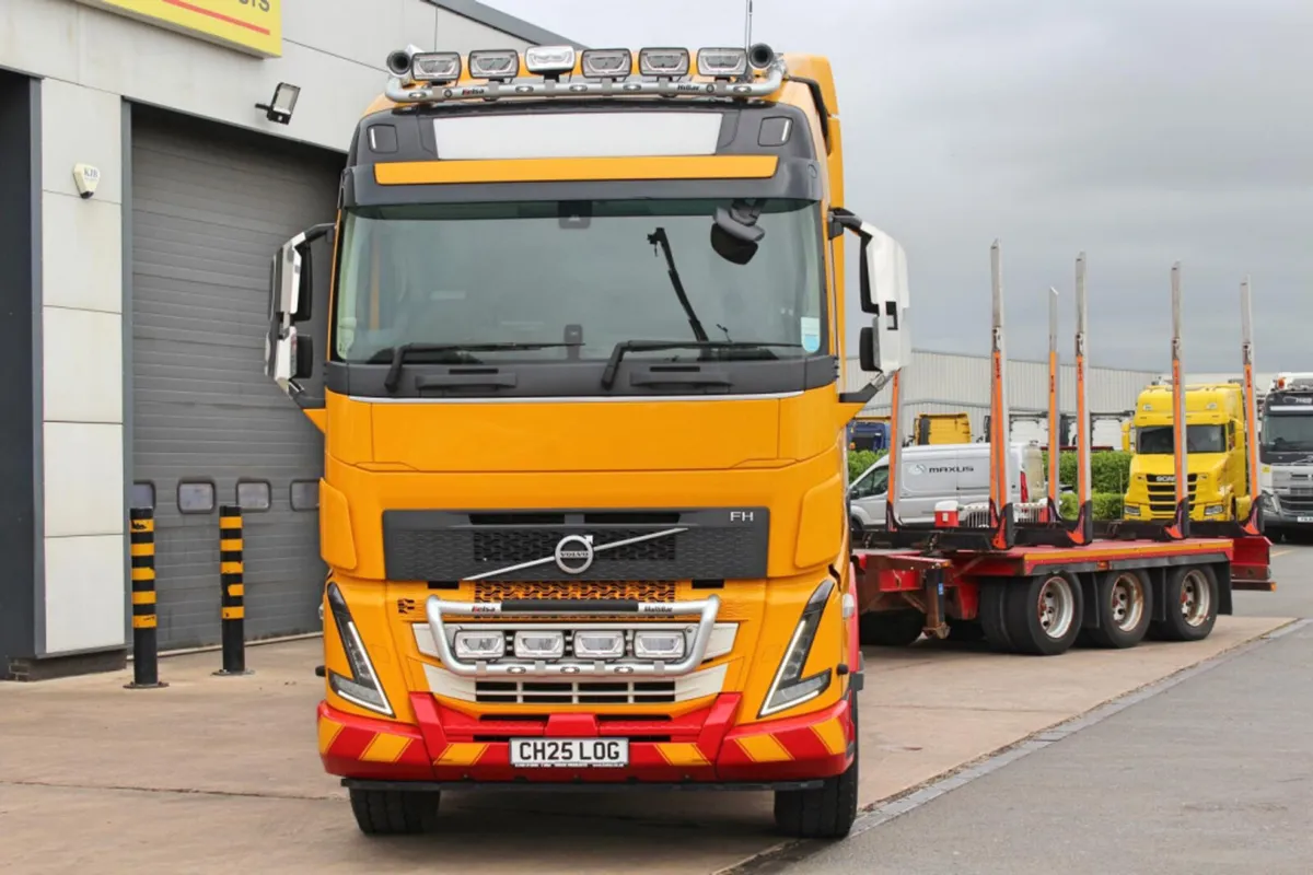 2025 VOLVO FH540 6X4 TIMBER & CRANE DRAWBAR OUTFIT - Image 2