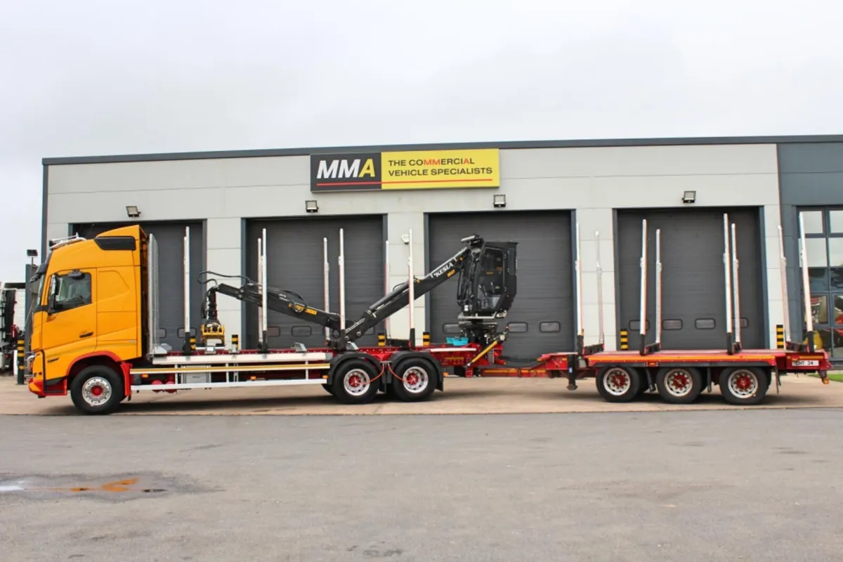 2025 VOLVO FH540 6X4 TIMBER & CRANE DRAWBAR OUTFIT - Image 4
