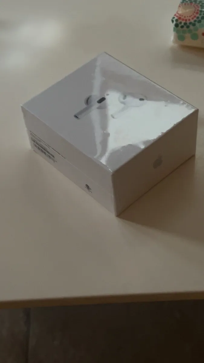 Apple AirPod pro 3s - Image 2