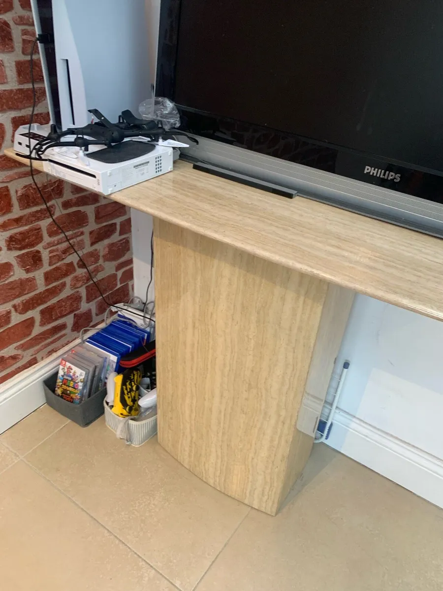 Kitchen table, chairs and matching unit - Image 2