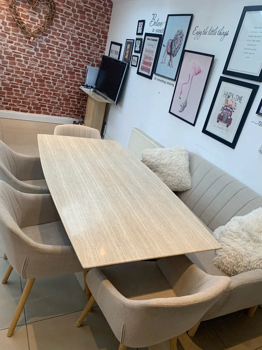Kitchen table, chairs and matching unit - Image 3
