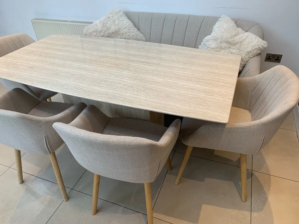 Kitchen table, chairs and matching unit - Image 4
