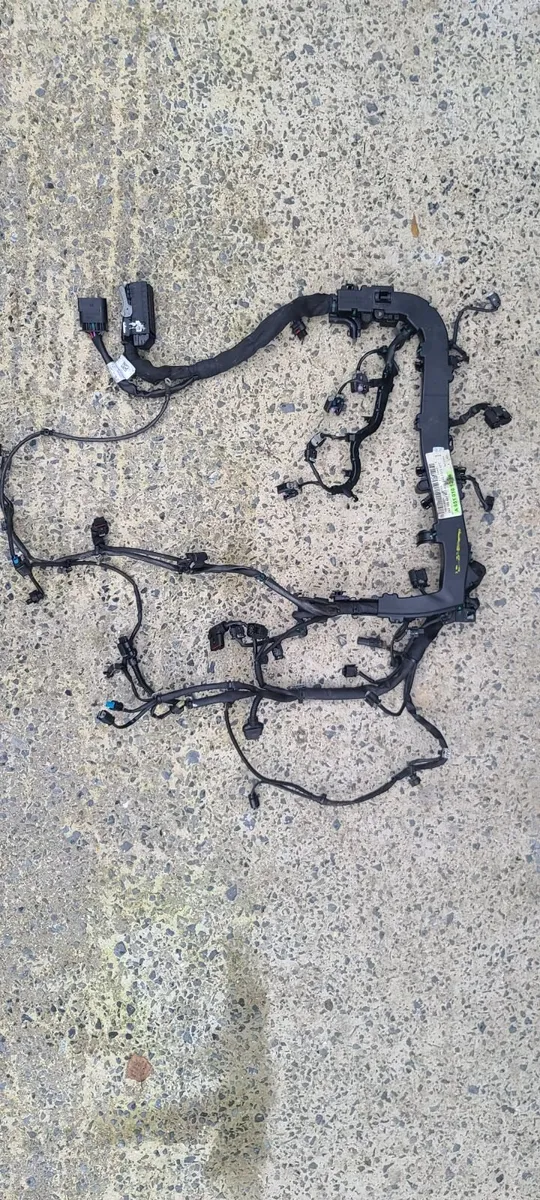 Mercedes w212 2015 engine wiring loom - Image 3