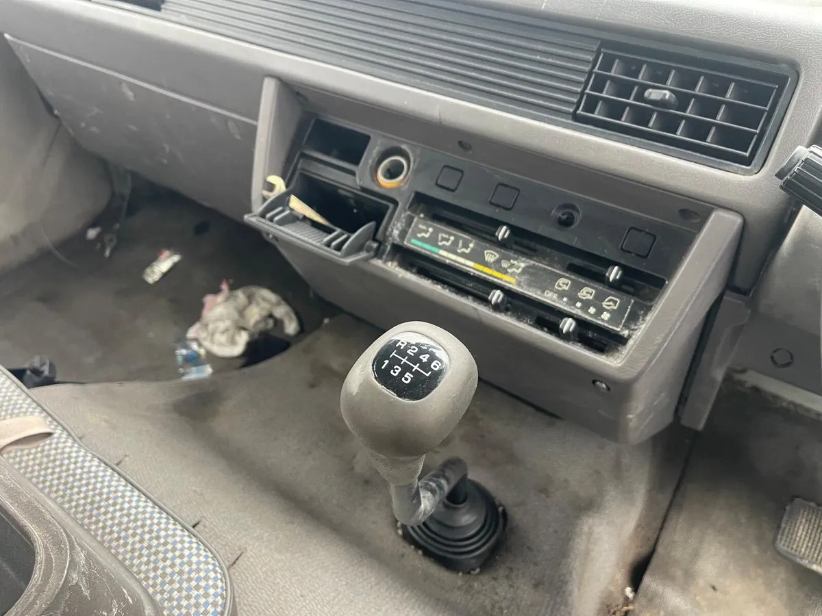 97 Mitsubishi Generator Truck - Image 4