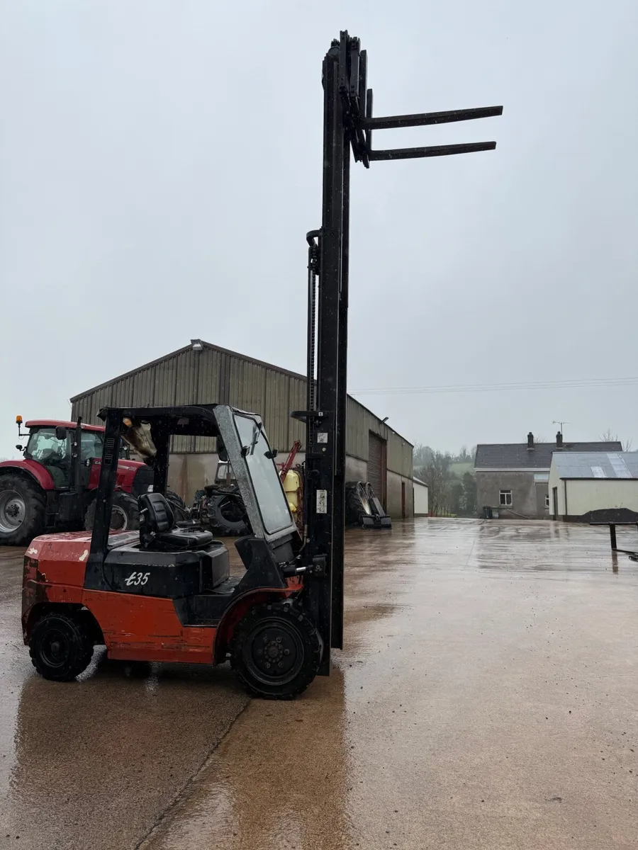 3.5ton fork lift - Image 1
