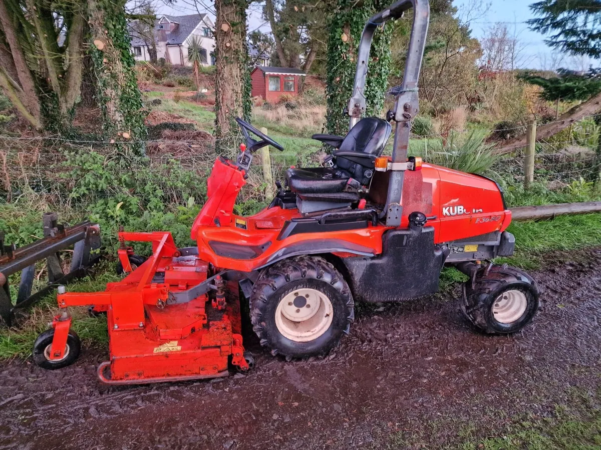 Kubota F3680 outfront ride on mower lawnmower - Image 2