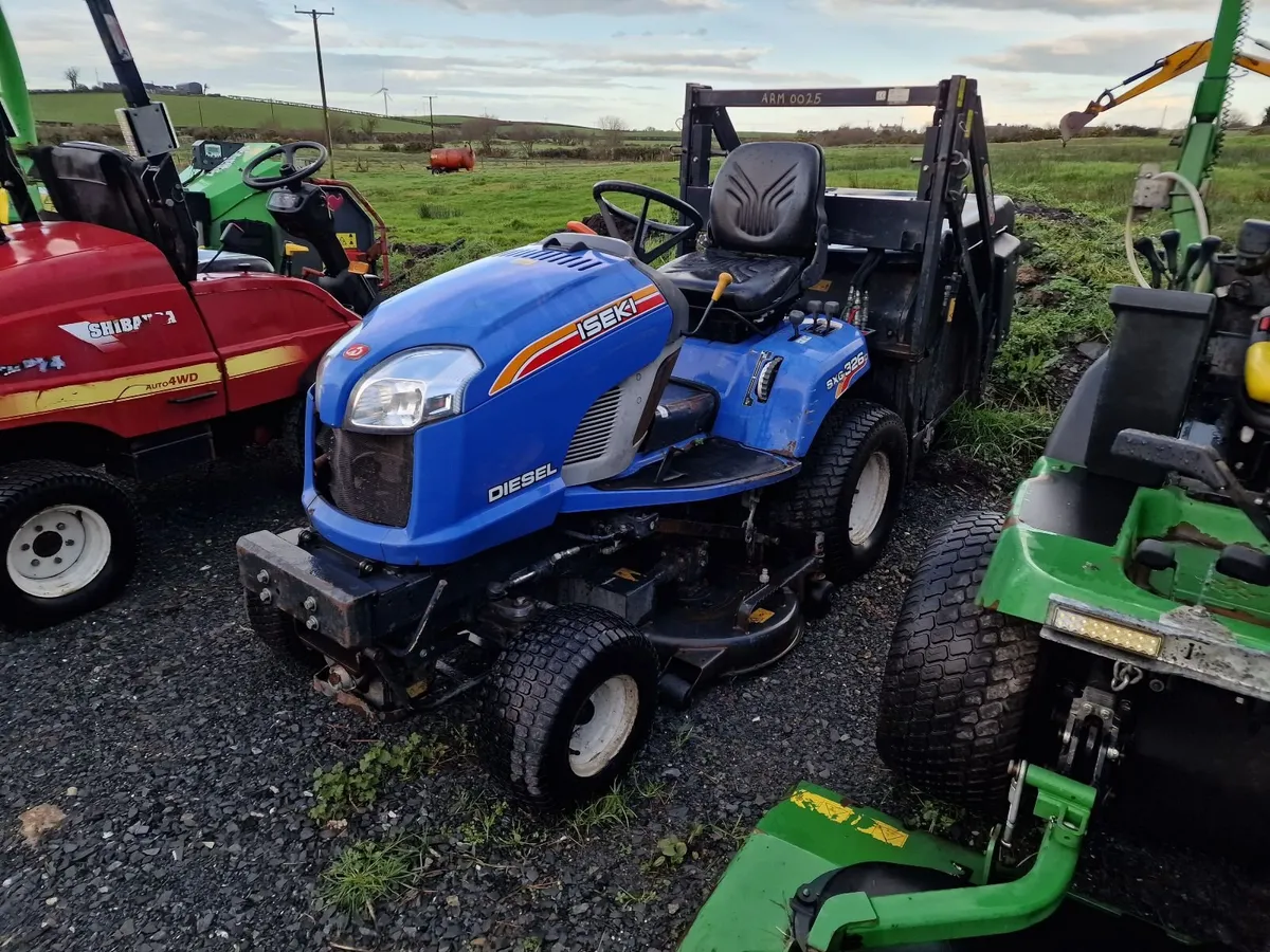 ISEKI SXG326 High Tip Ride on Mower Lawnmower - Image 1
