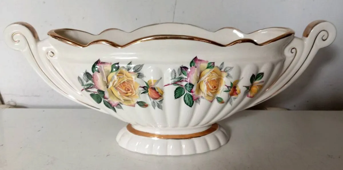 Large Sadler Majestic Gondola Vase - Image 2