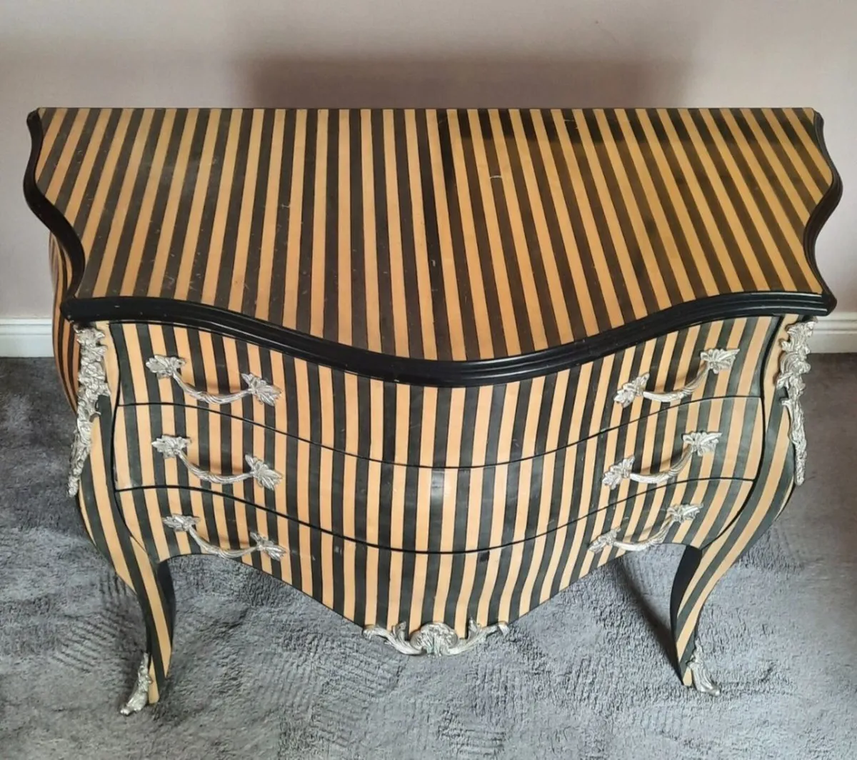 BURBERRY plaid chest of drawers/ cabinet /credenda - Image 2