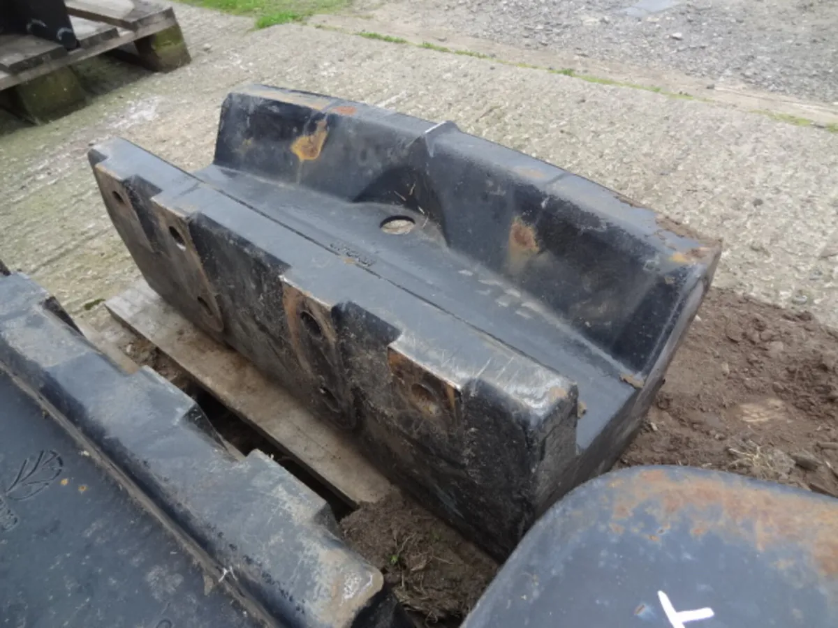 New Holland Front Fan Weight Carrier Blocks - Image 4
