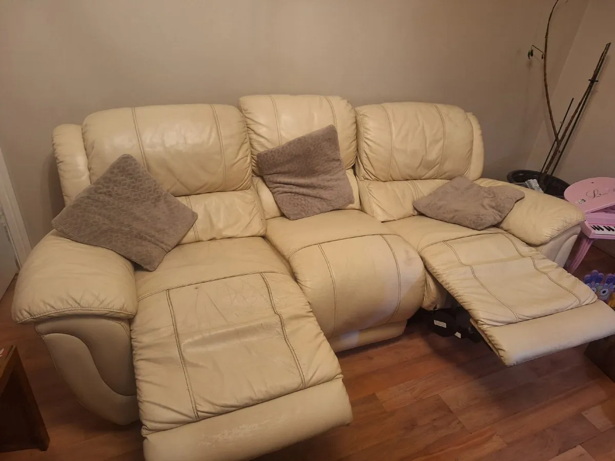3 Seater Leather Recliner - Image 2