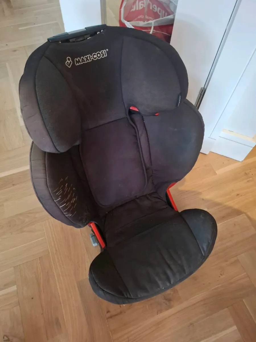 Maxi Cosy Rodifix Car Seat - Image 1