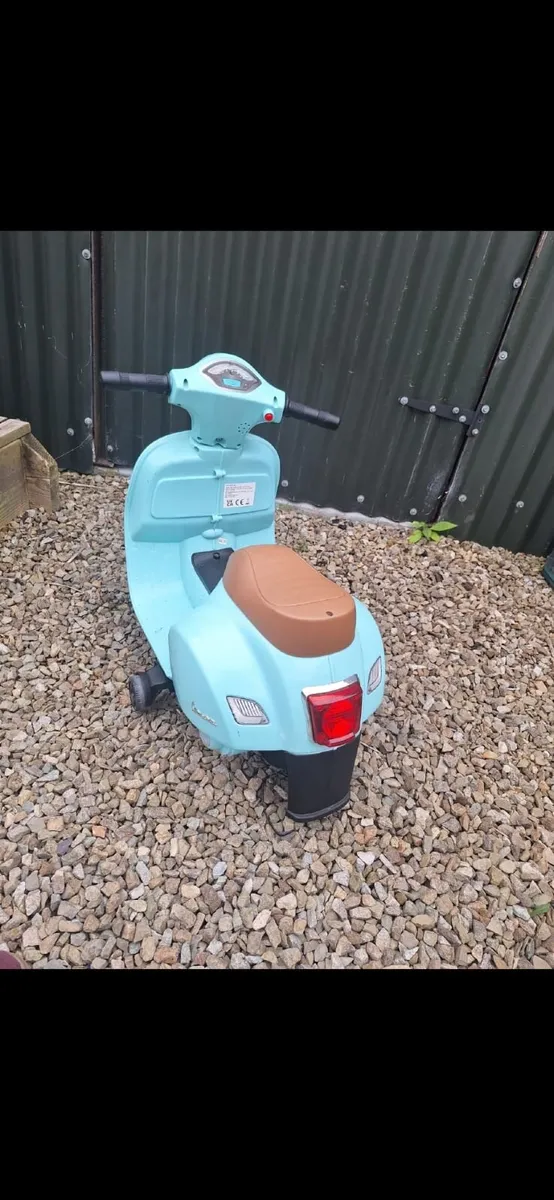 Electric Vespa for kids - Image 1