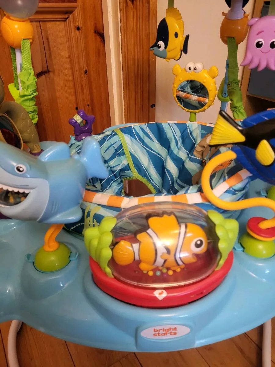 Finding Nemo bouncer with box - Image 2