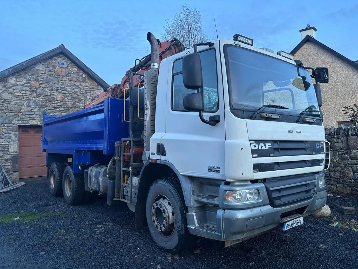 DAF CF 75 Grab Truck - Image 1