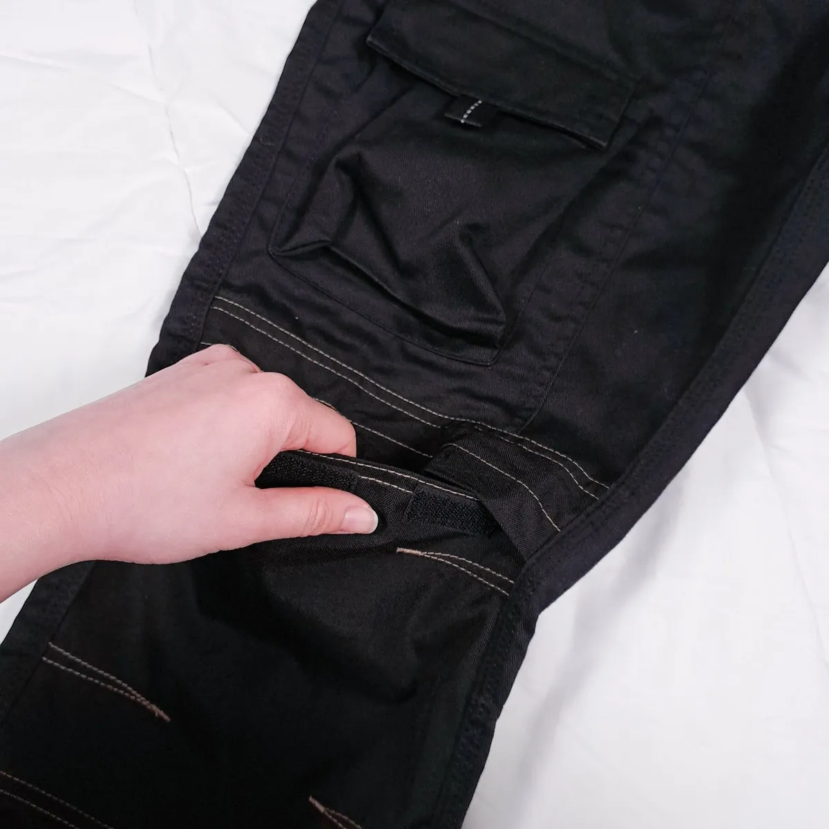 Apache Black Cargo Work Trousers W32 L31 - Image 2