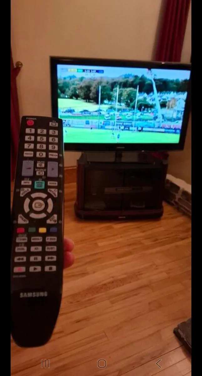 46" Samsung LCD TV EXCELLENT CONDITION - Image 4