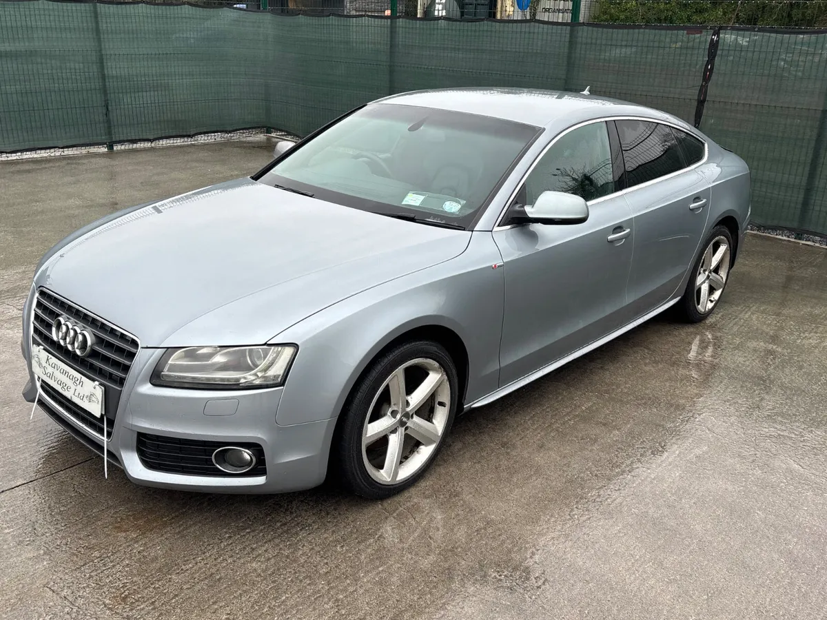 2011 Audi A5  TDI. Light Rear Damage - Image 3