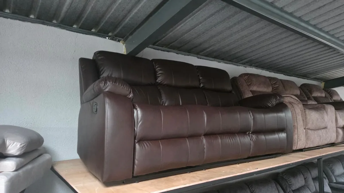 Fully reclining LIVING ROOM 3+2 SETS - Image 3