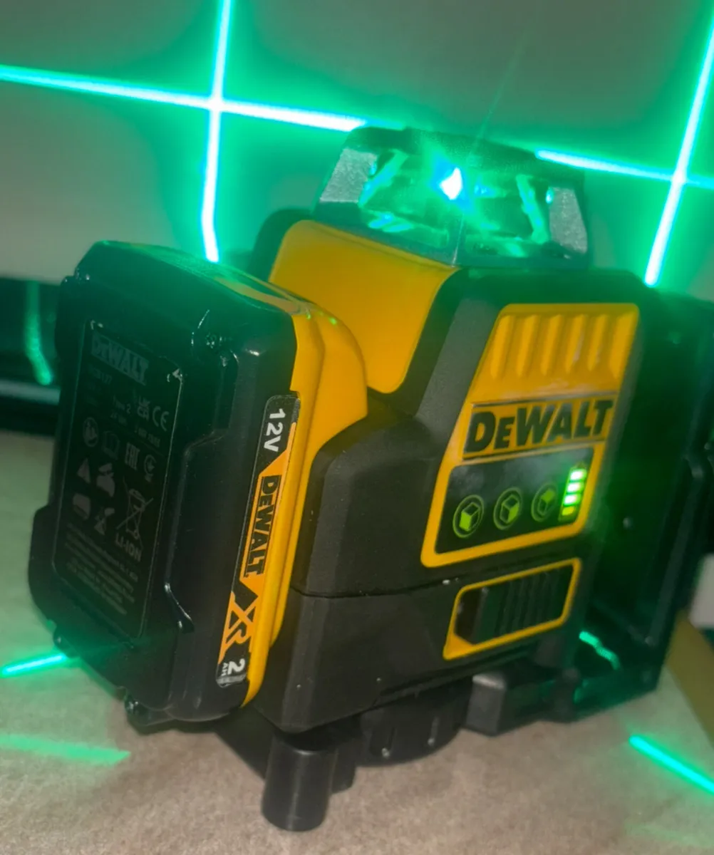 dewalt 18v/12v 3x360 green multi line lazer new - Image 2