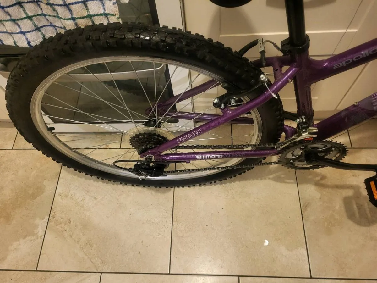 Ladies bike (LIKE NEW) ON HOLD - Image 3