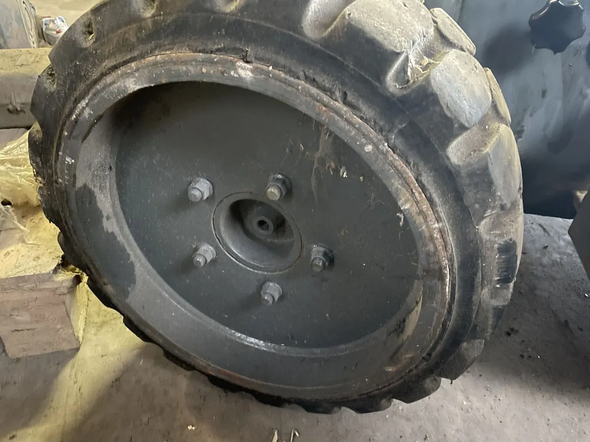 Cherry Picker parts - Image 2