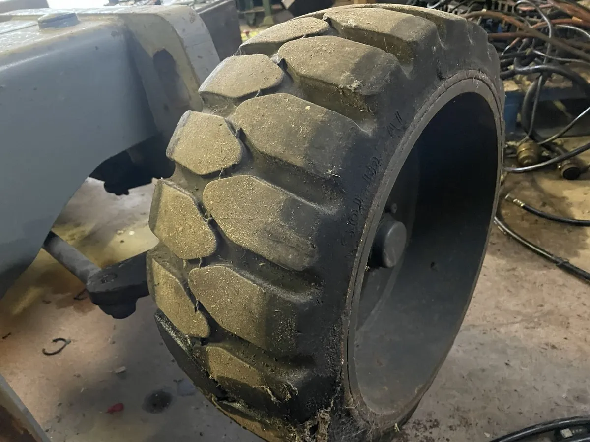 Cherry Picker parts - Image 3