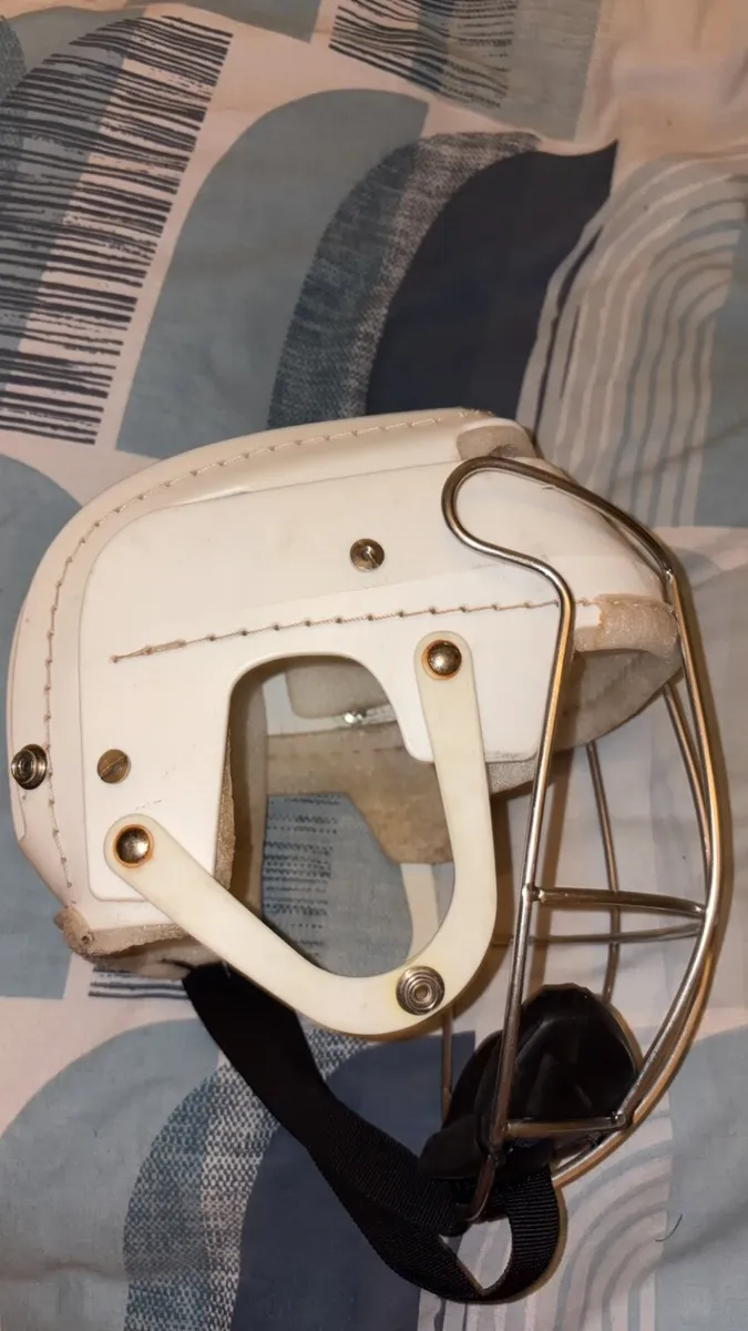 Gola helmet - Image 4