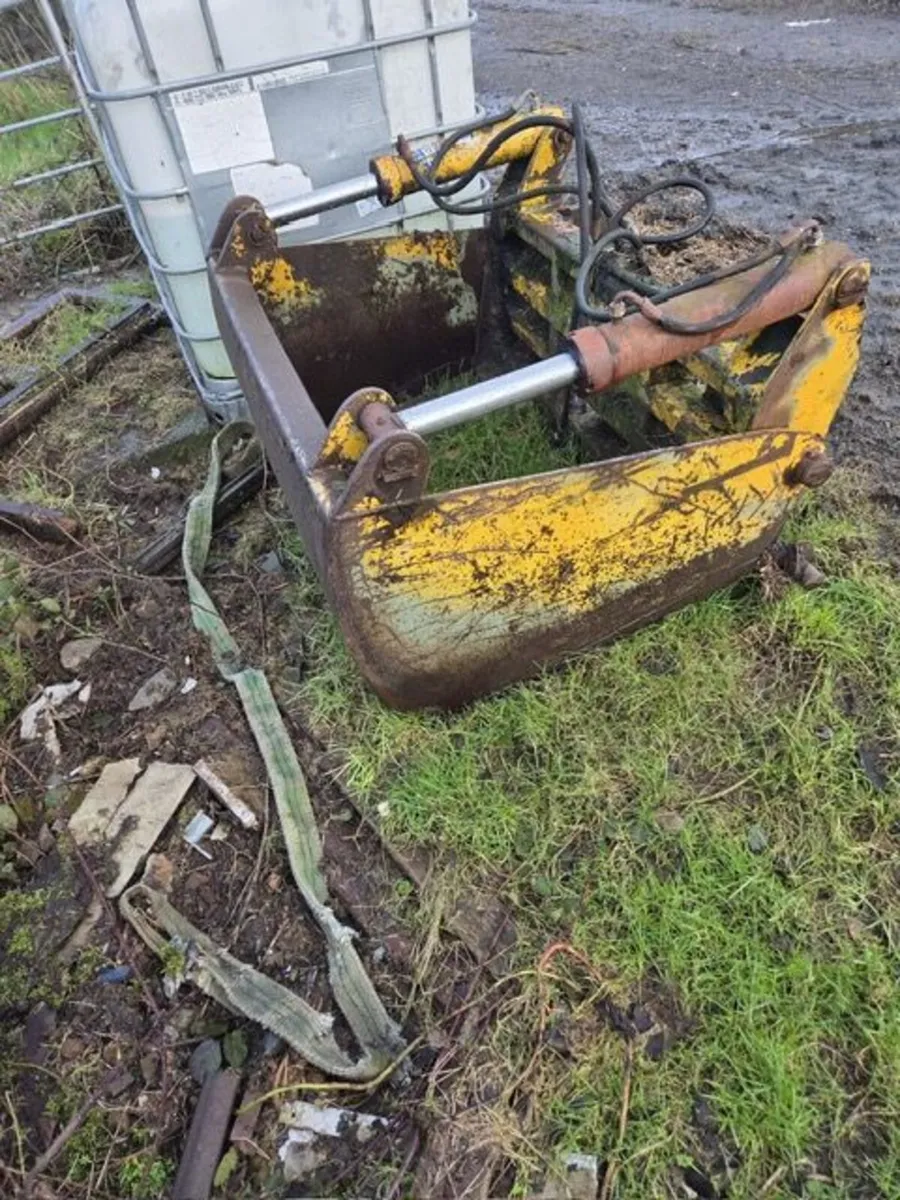 Massey F 30 Loader - Image 1