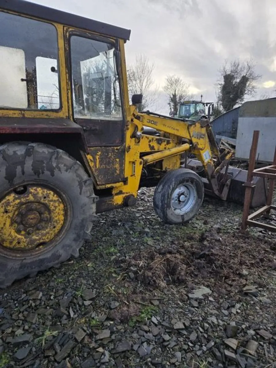 Massey F 30 Loader - Image 3