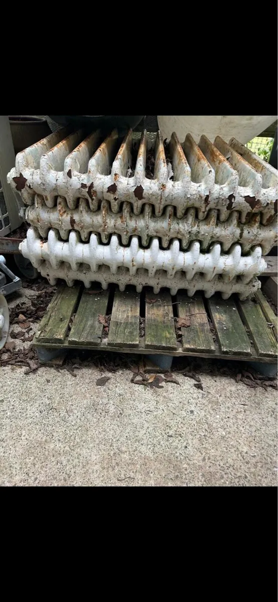 Cast iron radiators - Image 1