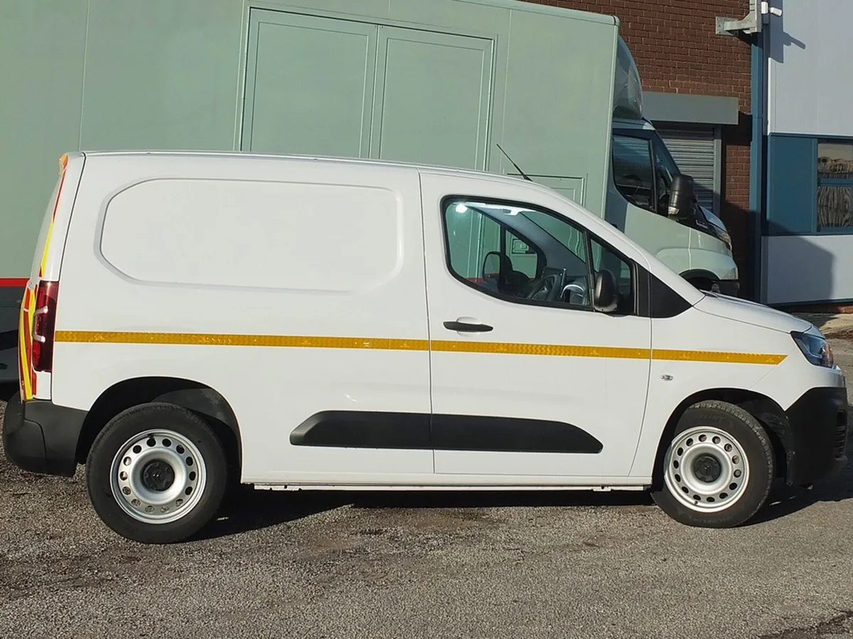 2023 Citroen Berlingo Small Panel Van - Image 2
