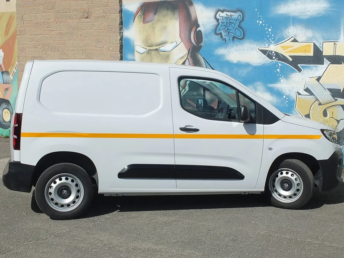 2024 Vauxhall Combo Small Panel Van - Image 4