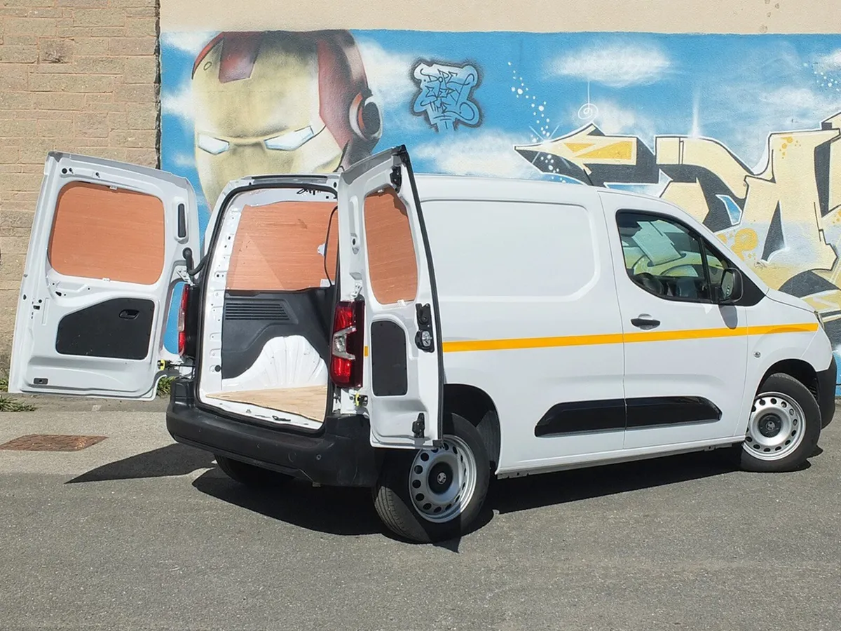 2024 Vauxhall Combo Small Panel Van - Image 3