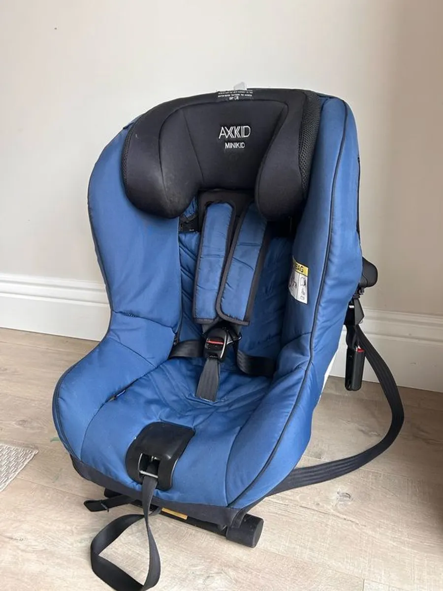 Axkiid Minikid 2.0 Rear facing car seat - Image 1