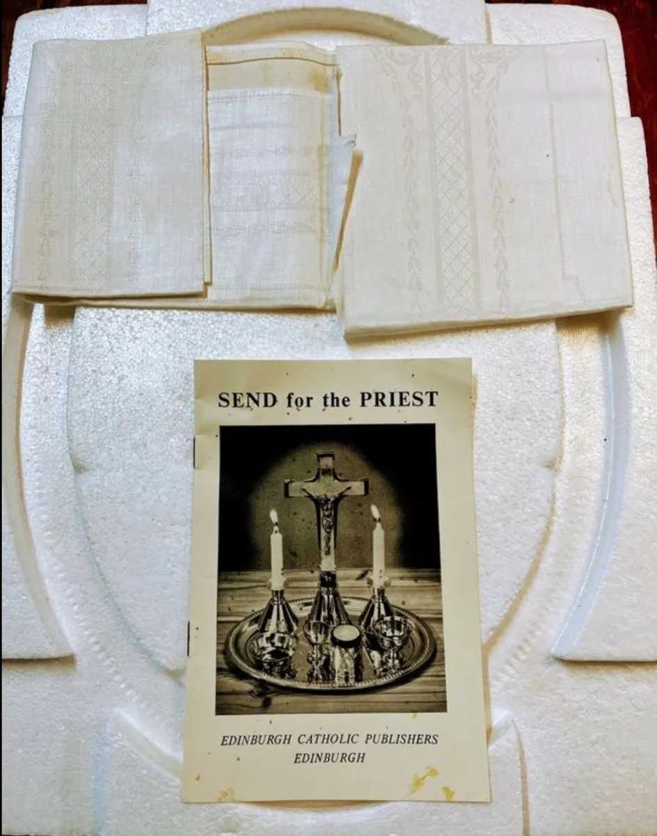 Vintage send for the priest set - Image 4