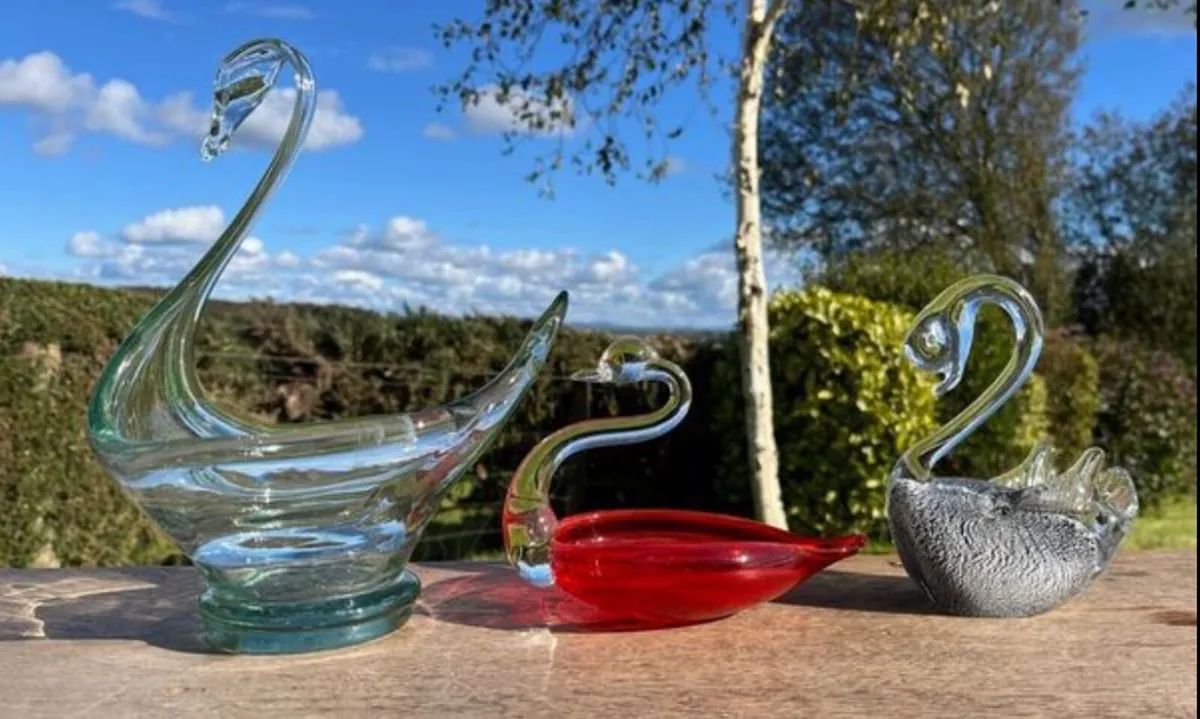 Trio of vintage glass Swans - Image 1