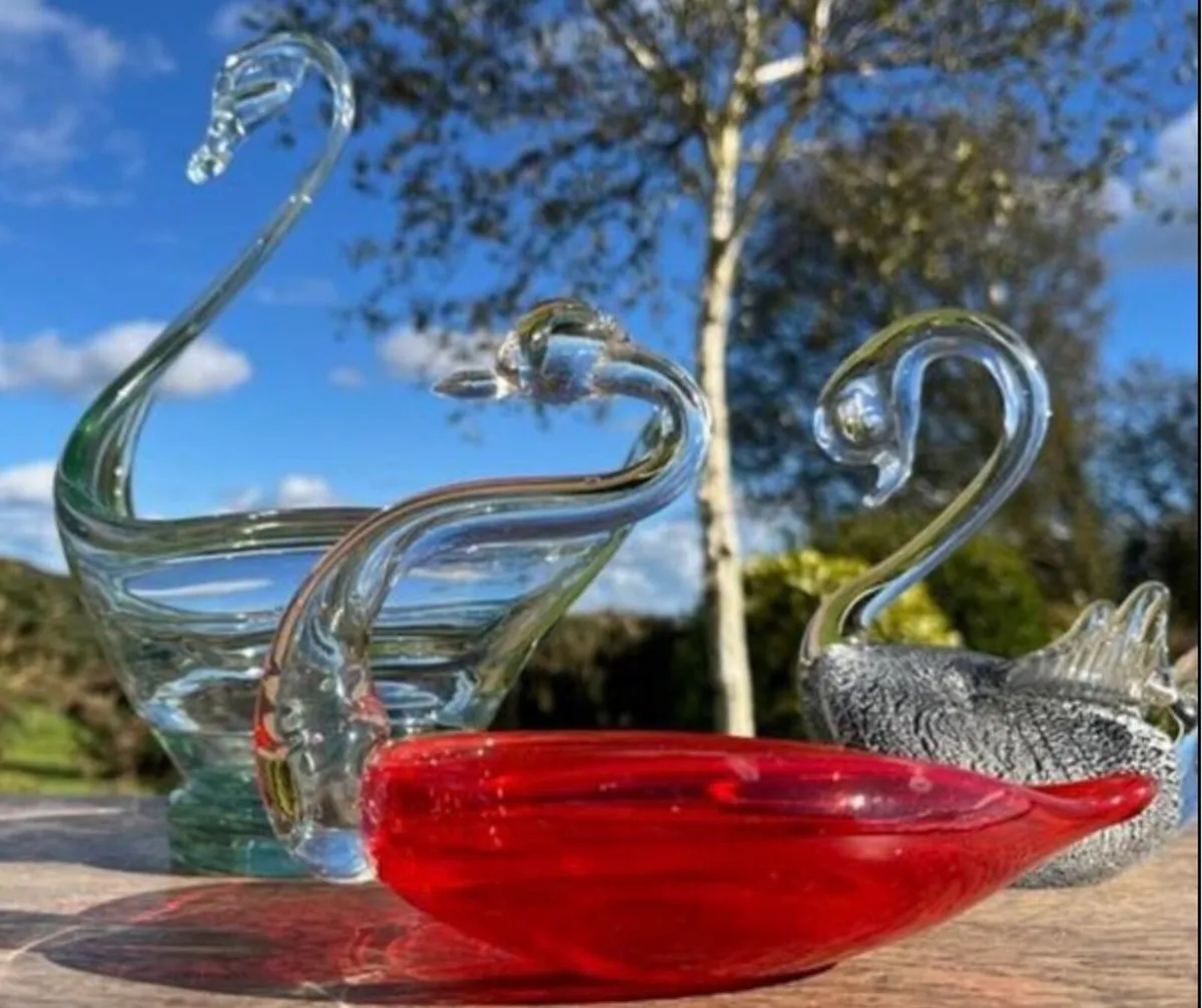 Trio of vintage glass Swans - Image 2