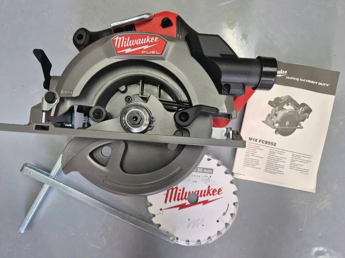 Milwaukee M18FCS552 FUEL Gen2 165mm Circular Saw B - Image 1