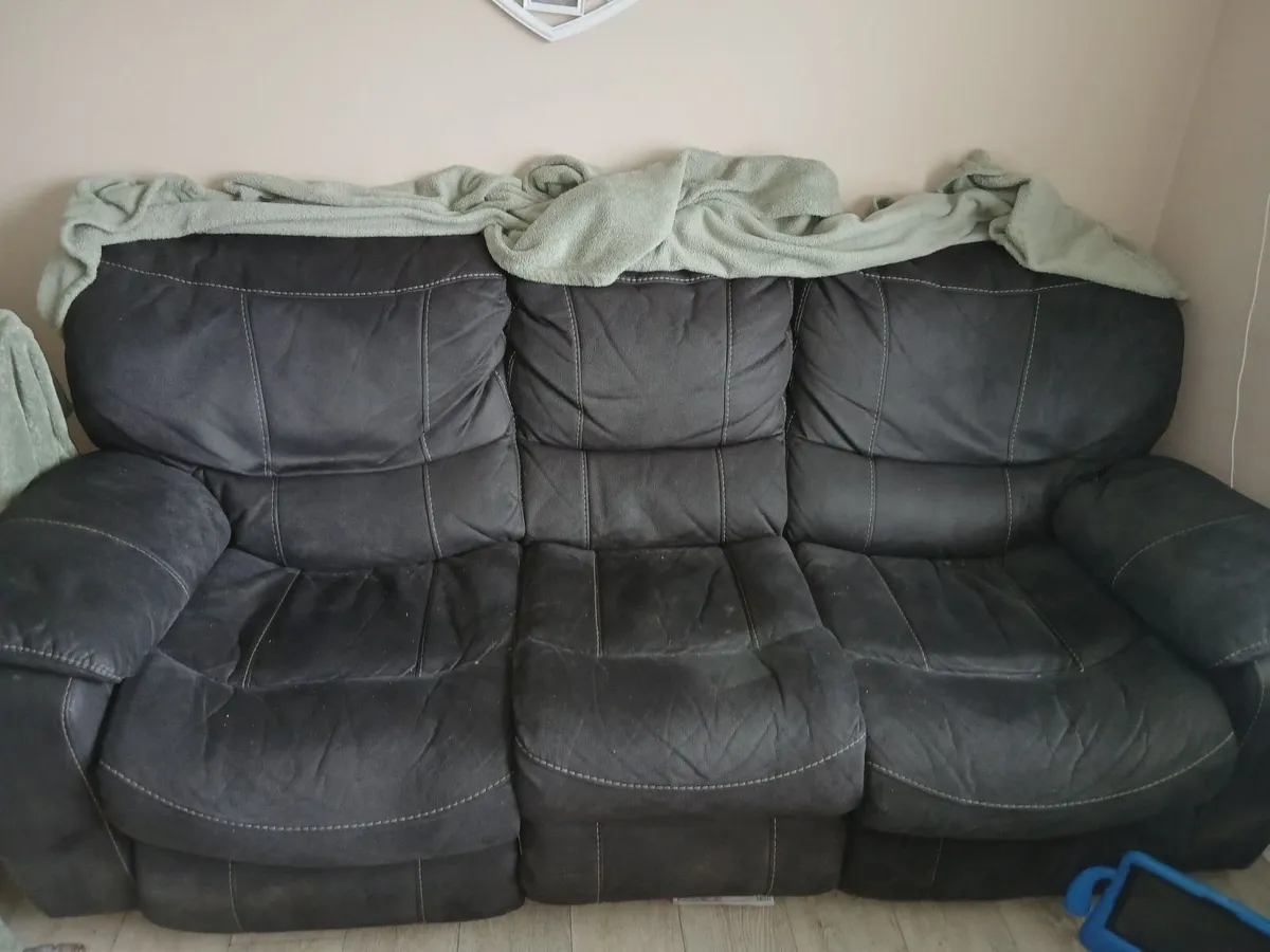 Couch - Image 2