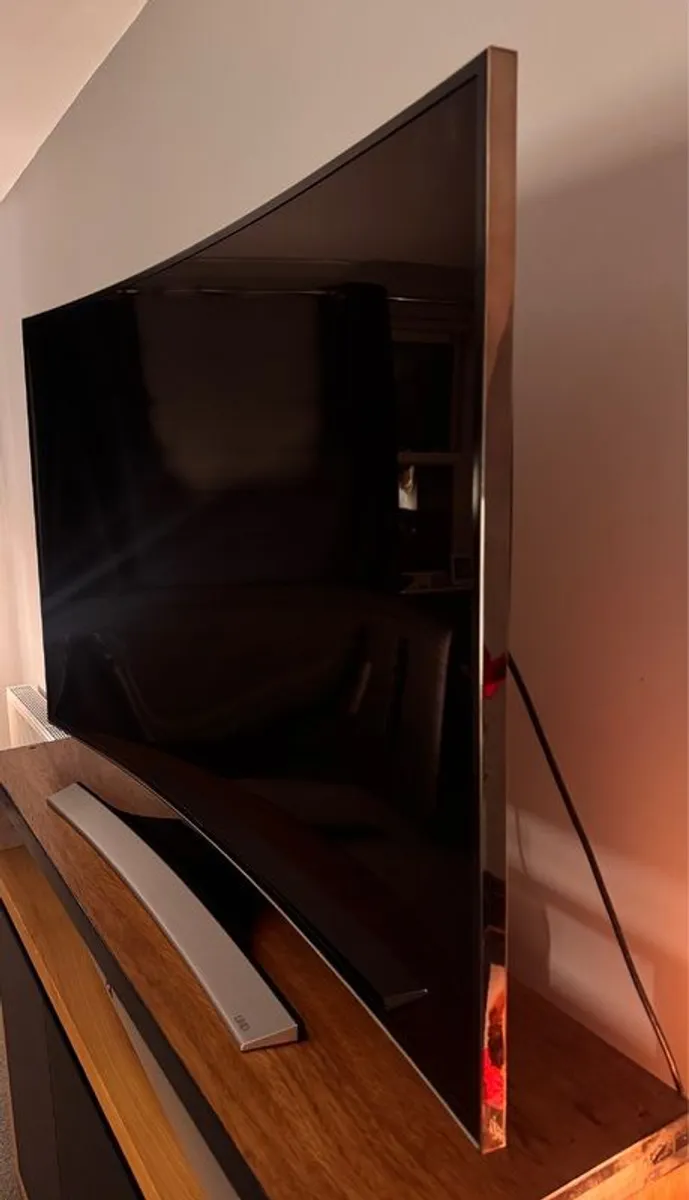 Samsung Series 8 UE55HU8200T 55" 3D LED Curved TV - Image 3