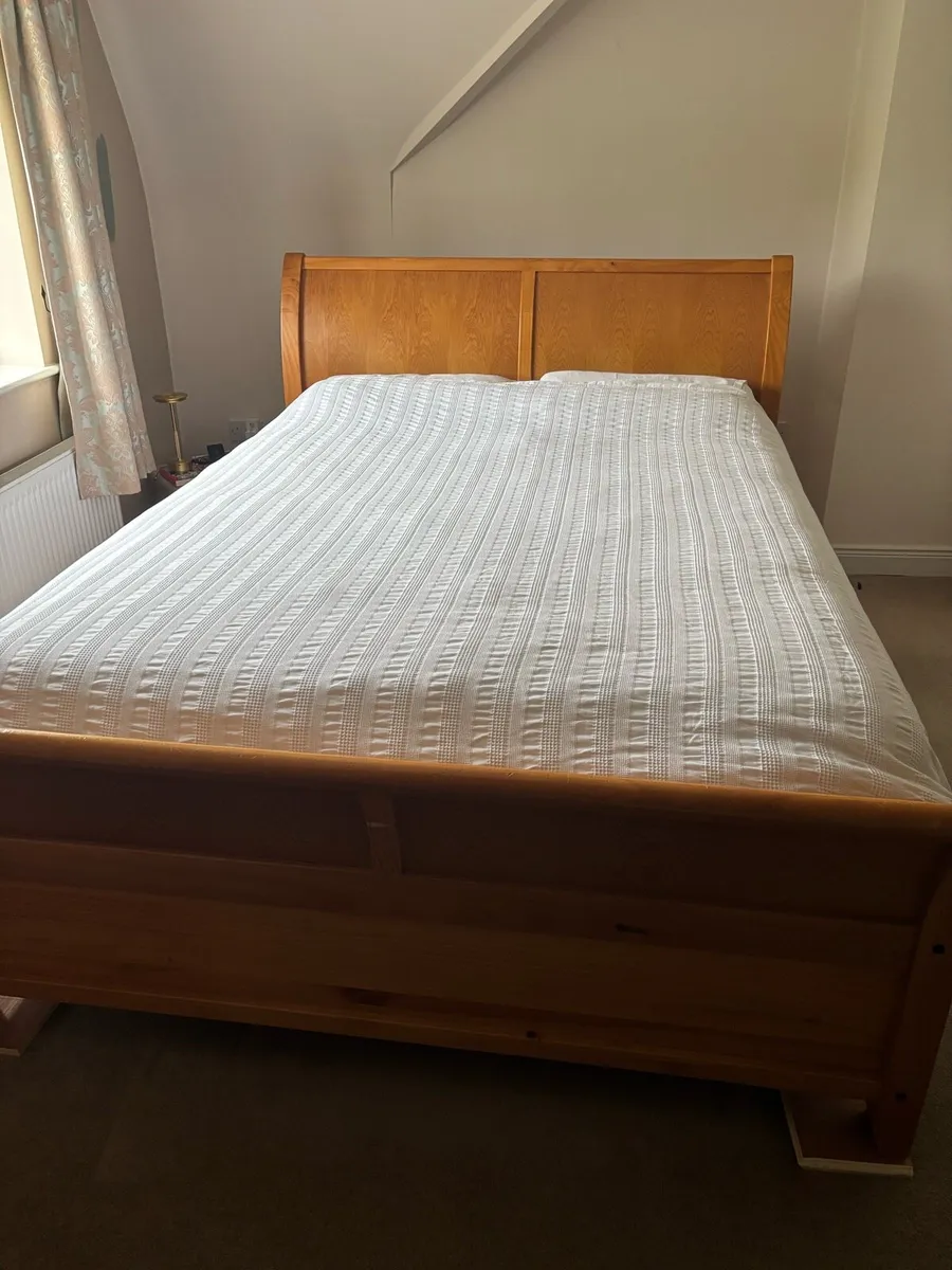 King size sleigh bed - Image 1