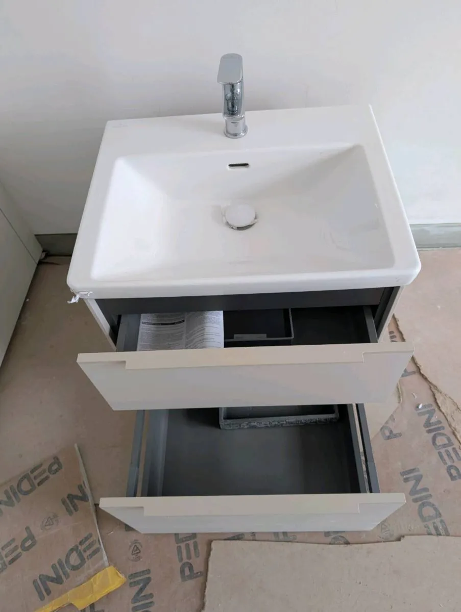 NEW Villeroy & Boch Vanity Sets (two available) - Image 4