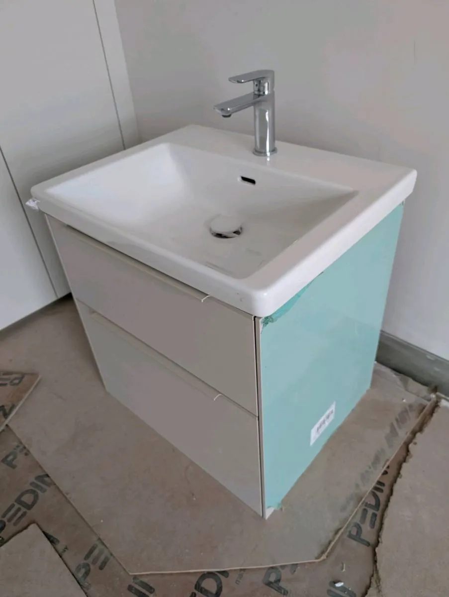 NEW Villeroy & Boch Vanity Sets (two available) - Image 2