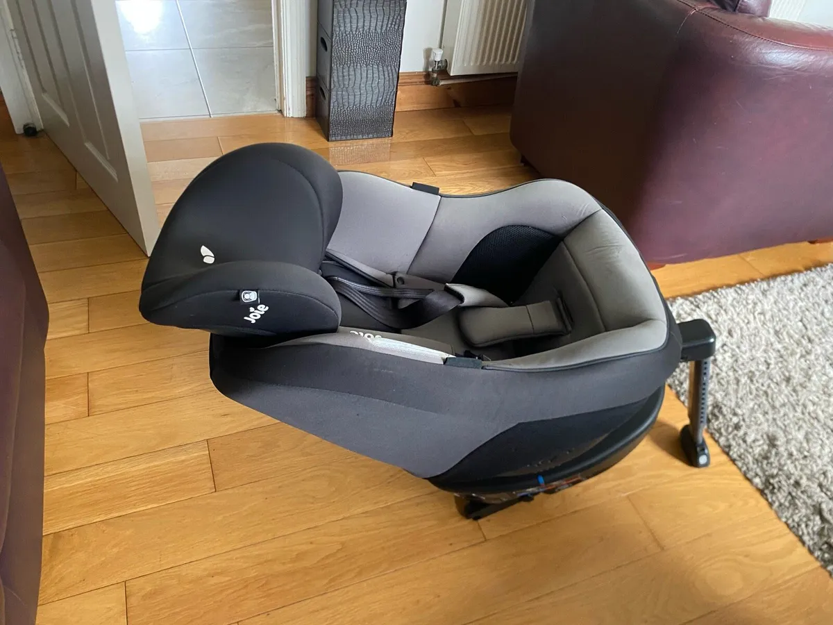 Joie 360 car seat - Image 1