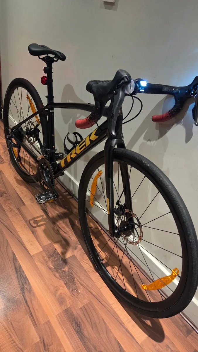 Trek Domane 2 disc road bike - Image 3