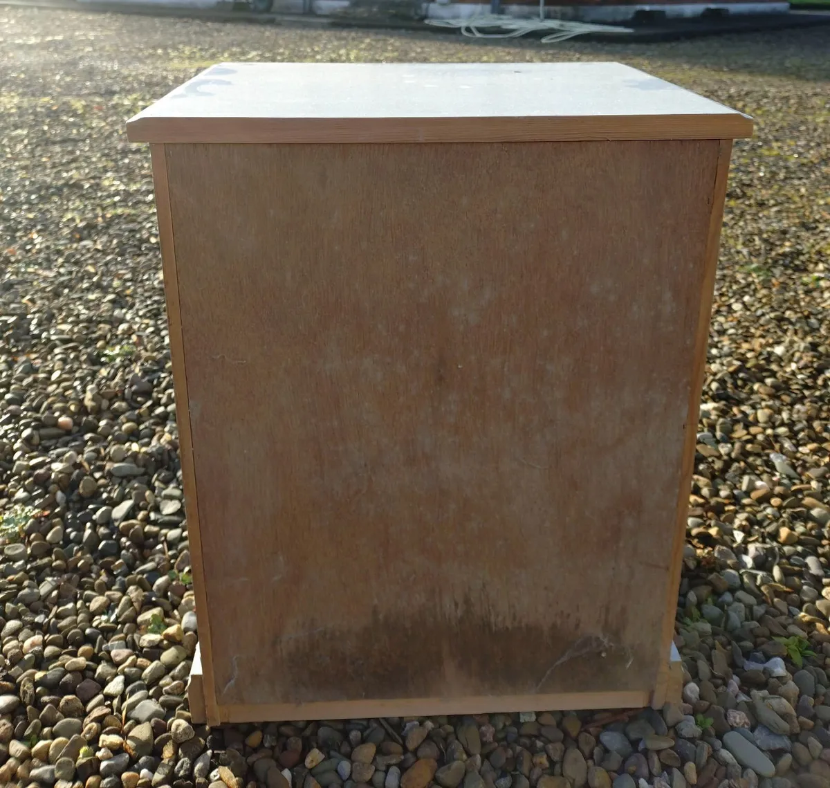 PAINTED BEDSIDE LOCKER (USED). - Image 2